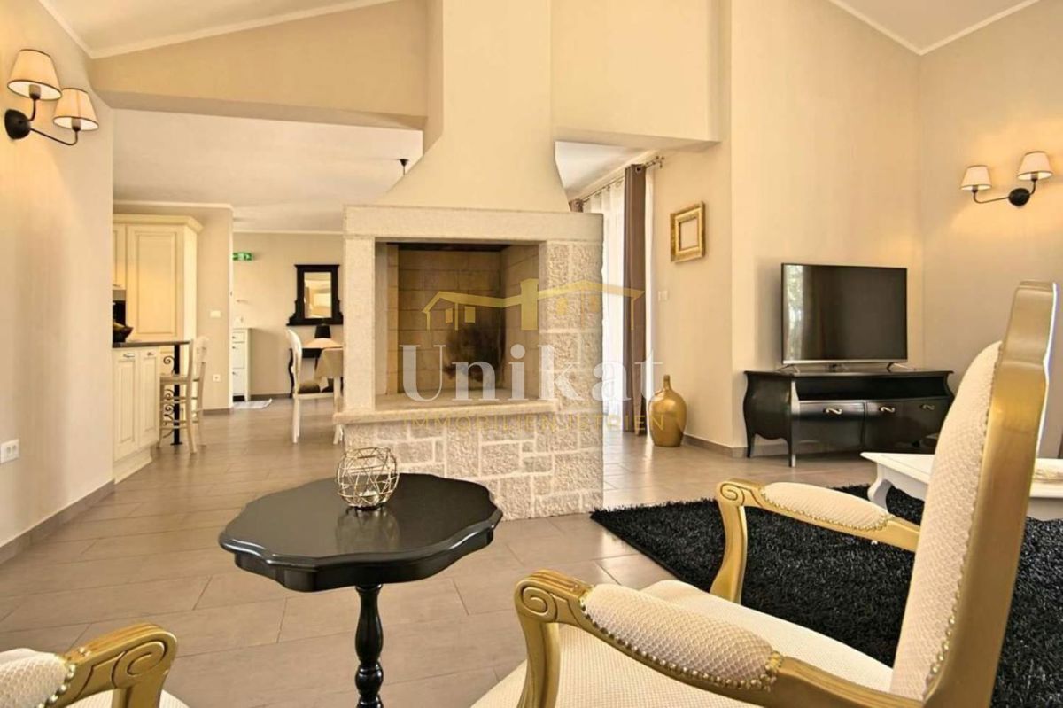 Hiša s bazenom blizu Poreča